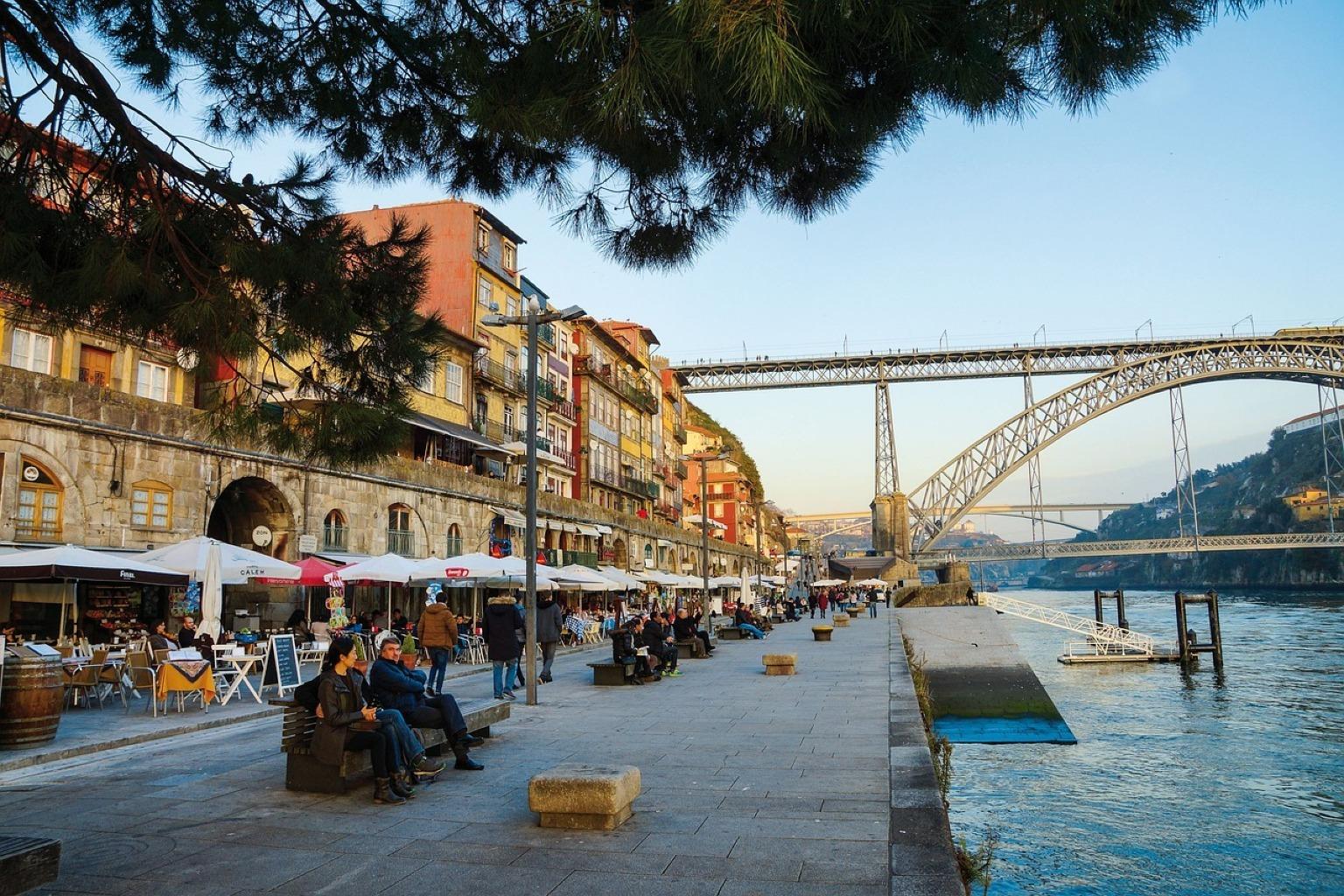 Ribeira es el barrio más emblemático de Oporto y uno de los declarados Patrimonio de la Humanidad por la UNESCO.
