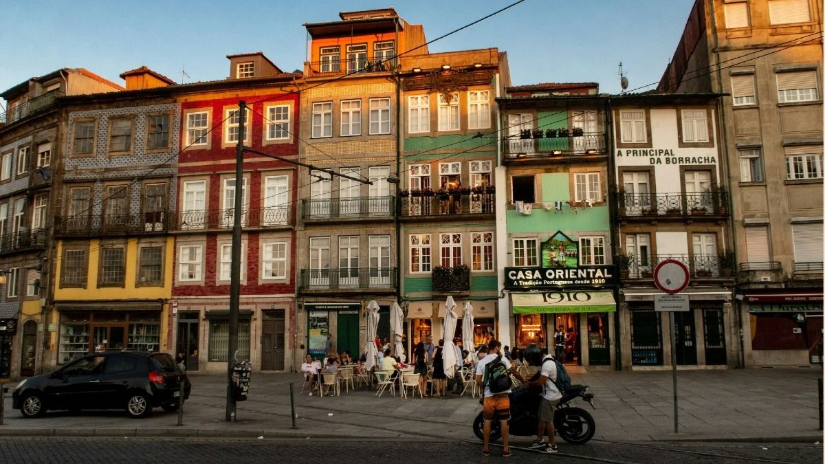 Historical buildings in Porto near the Clerics Tower during our guided Porto Fado and Wine Tour | Cooltour Oporto