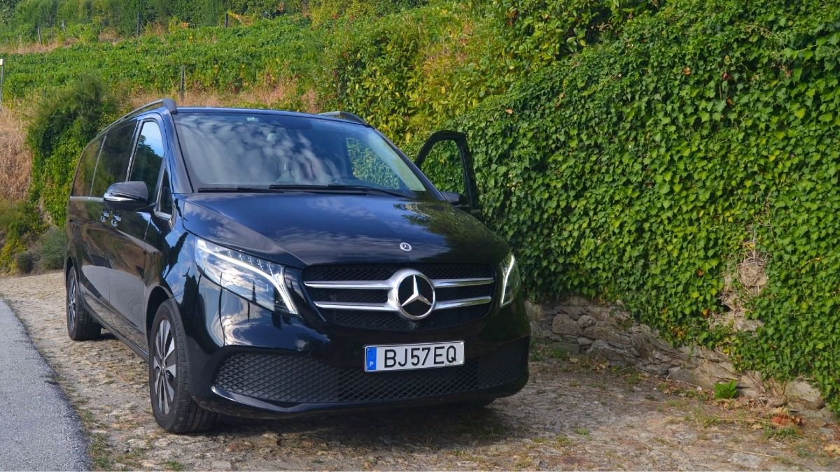 Luxurious Mercedes Minivan at a Douro Quinta | Cooltour Oporto