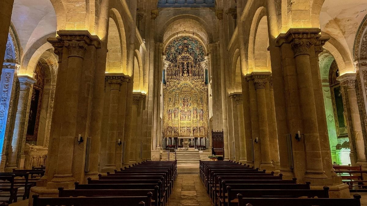 L'intérieur de la vieille cathédrale de Coimbra lors de notre visite privée d'Aveiro et de Coimbra | Cooltour Oporto