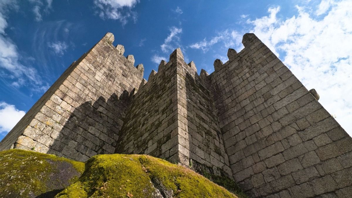 Beautiful perspective of the Guimaraes Castle towers during our Braga and Guimaraes Tour | Cooltour Oporto