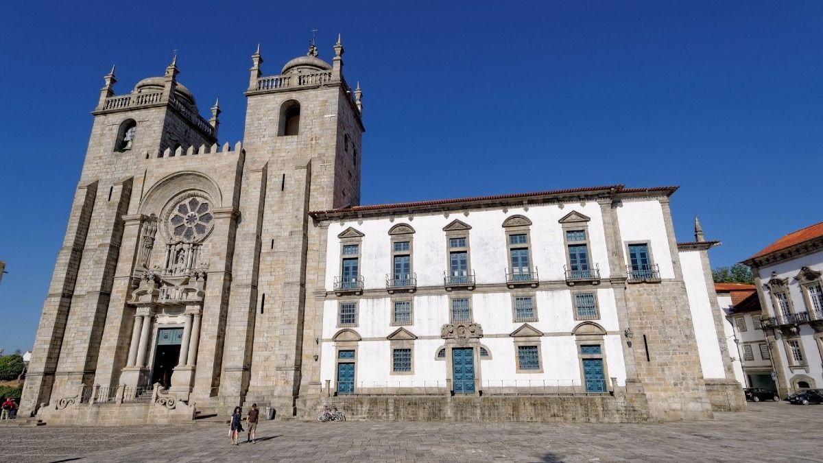Sé Porto Cathedral and its museum on our Private Porto City Tour | Cooltour Oporto