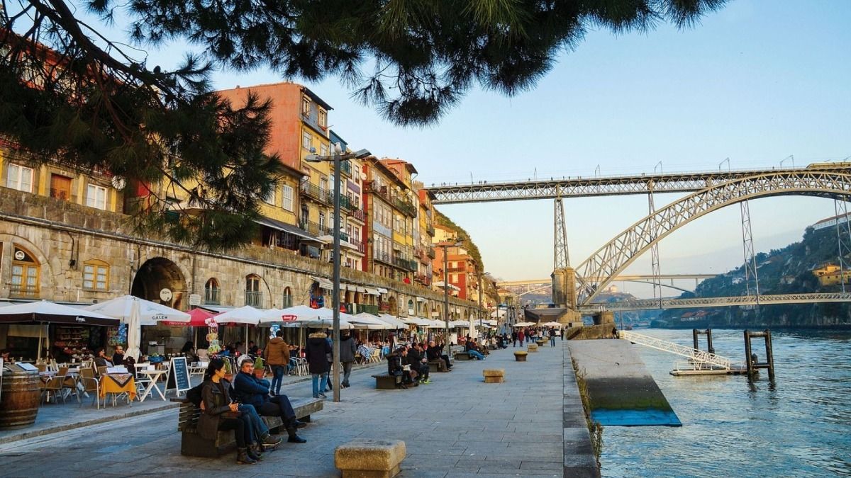 The ending point of our Food Tour in Porto's historical Ribeira, where a surprise awaits | Cooltour Oporto