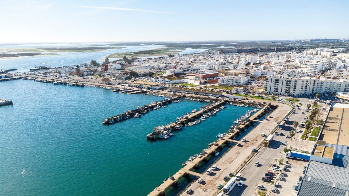 Vista aérea de Olhão con tejados planos y calles laberínticas del casco antiguo