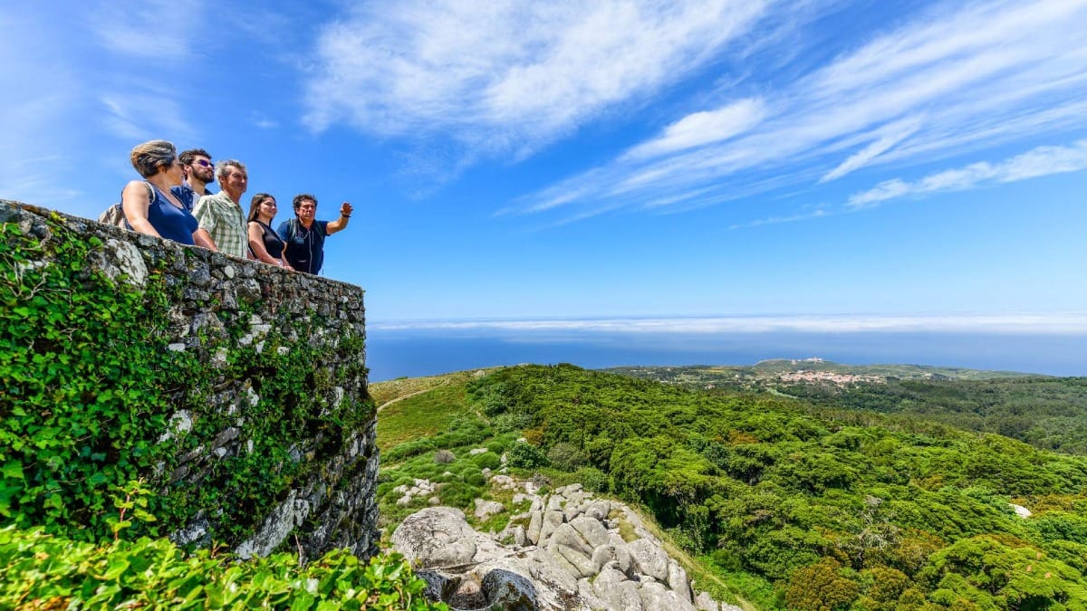 Disfrute de unas impresionantes vistas del Atlántico desde uno de los miradores más pintorescos de Sintra.