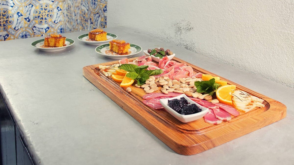 Discover local cheeses, cured meats and regional delicacies from the Douro