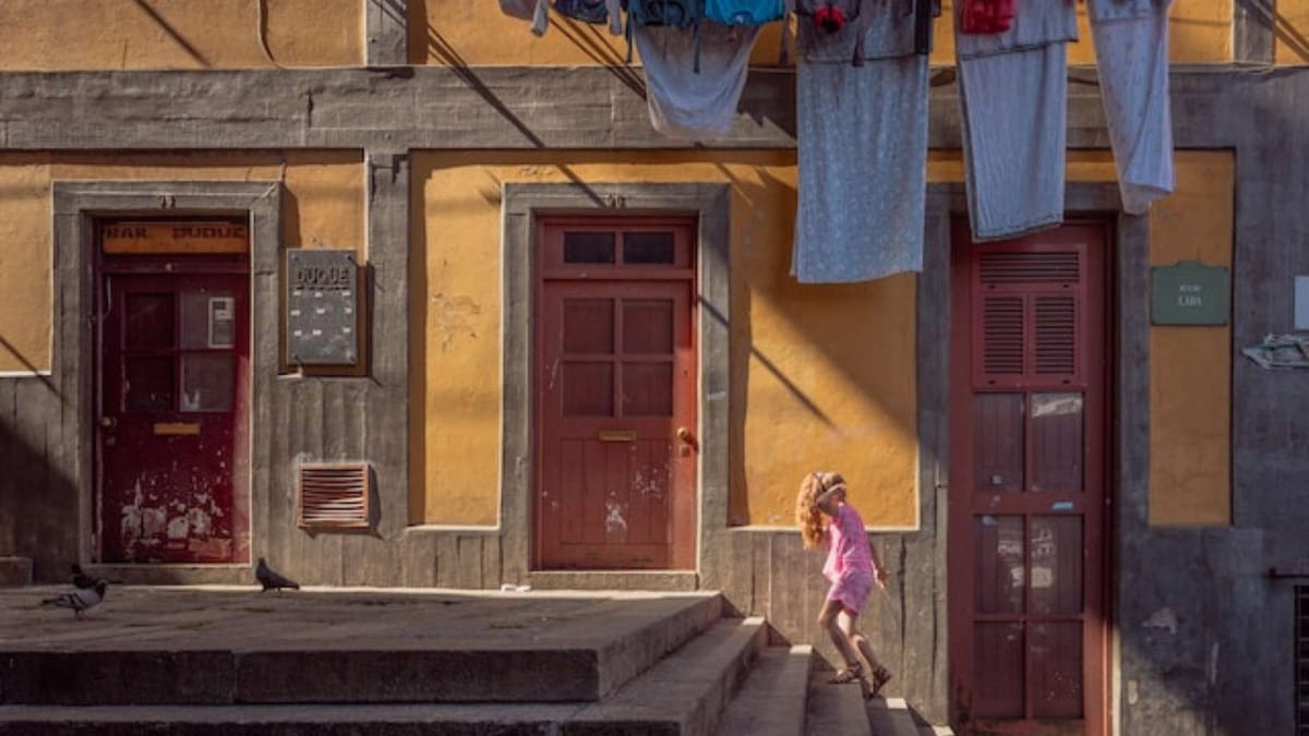Découvrez le côté authentique de Porto, où les vieux quartiers, le linge suspendu et la vie quotidienne révèlent le véritable caractère de la ville.