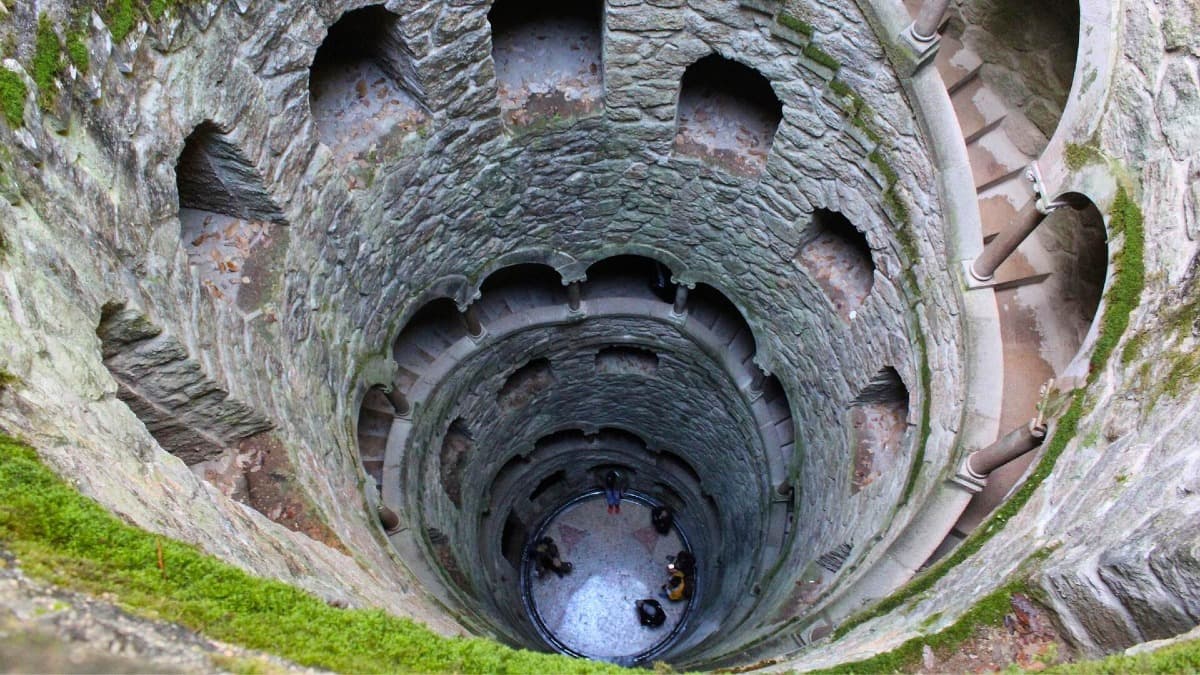 Visite Guidée Privée à Pied à Sintra : Palais, Légendes et Trésors Cachés