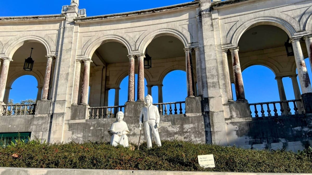6B0O fatima private walking tour shepherds statue sanctuary