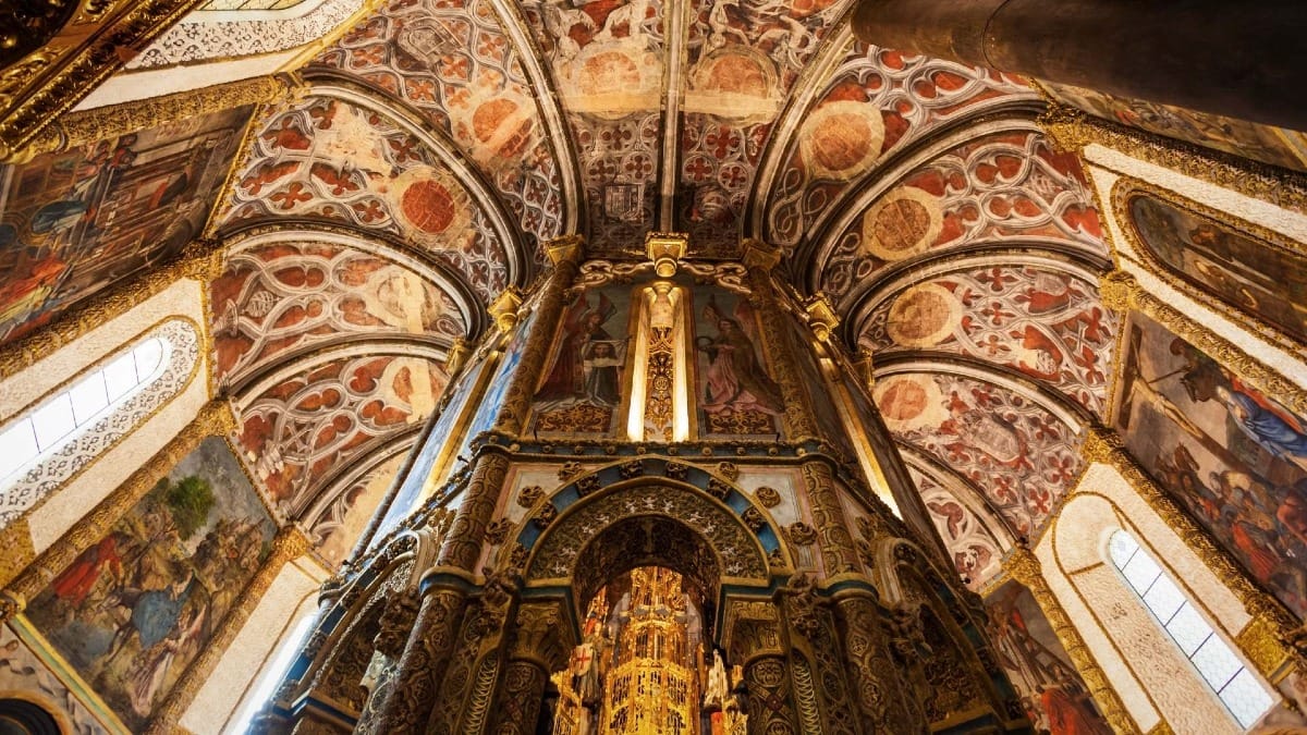 6vsT private tomar tour convent of christ charola interior