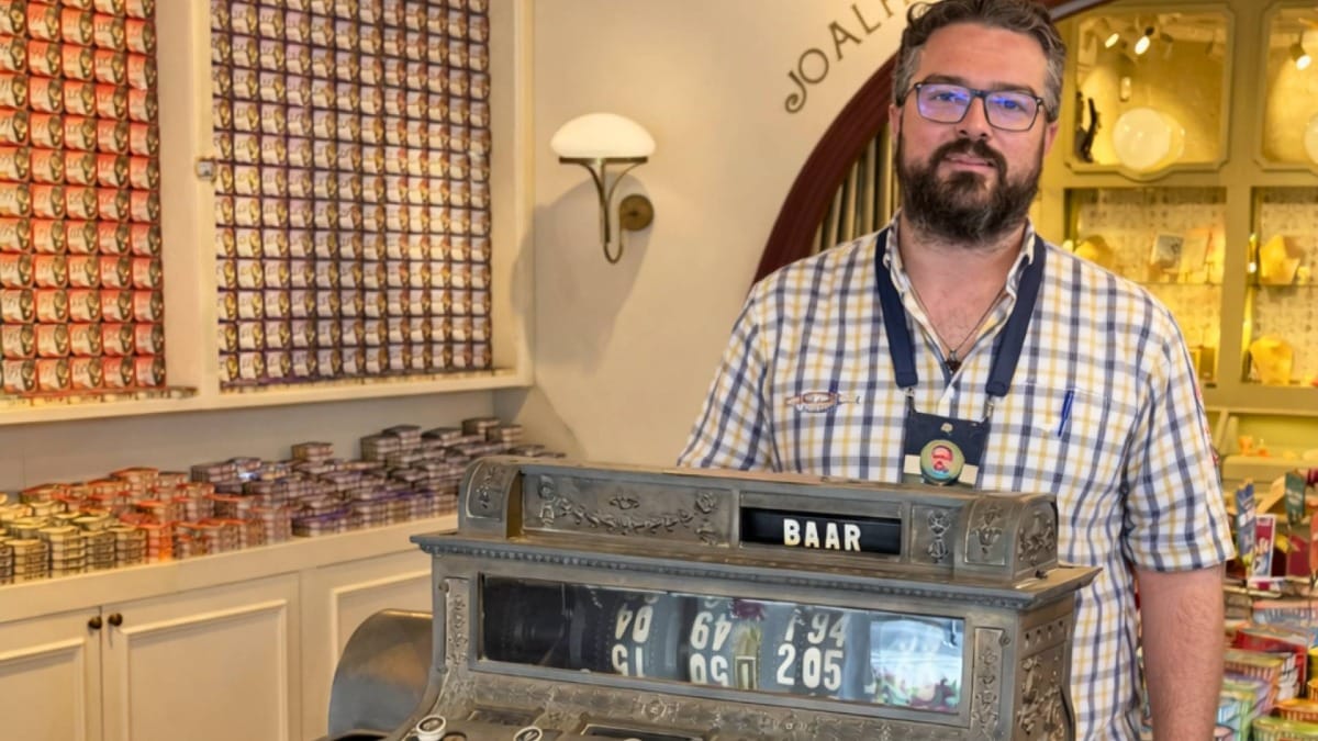 Visitez d'authentiques magasins locaux regorgeant de produits traditionnels portugais et des Açores