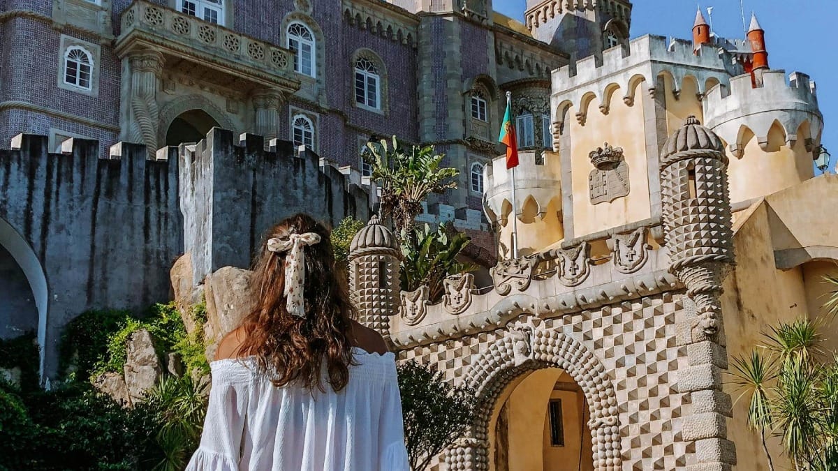 7ZAp private walking tour pena palace entrance sintra