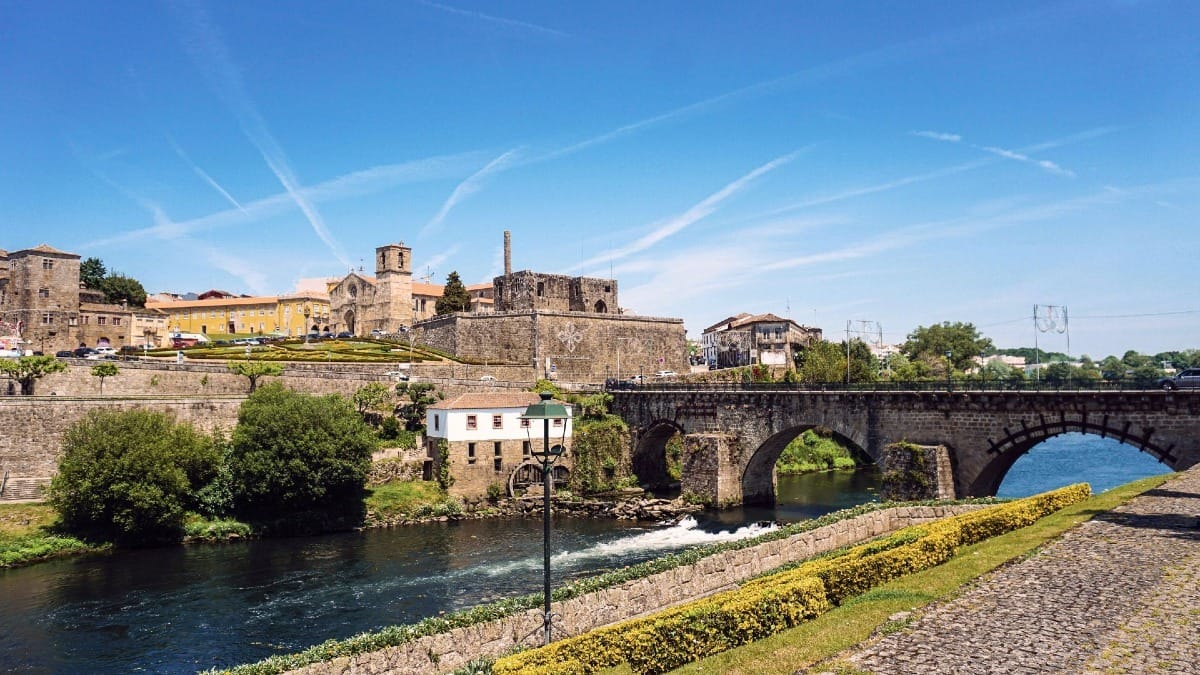Pont médiéval et centre historique de Barcelos lors de la visite privée de la région du Minho par Cooltour Oporto