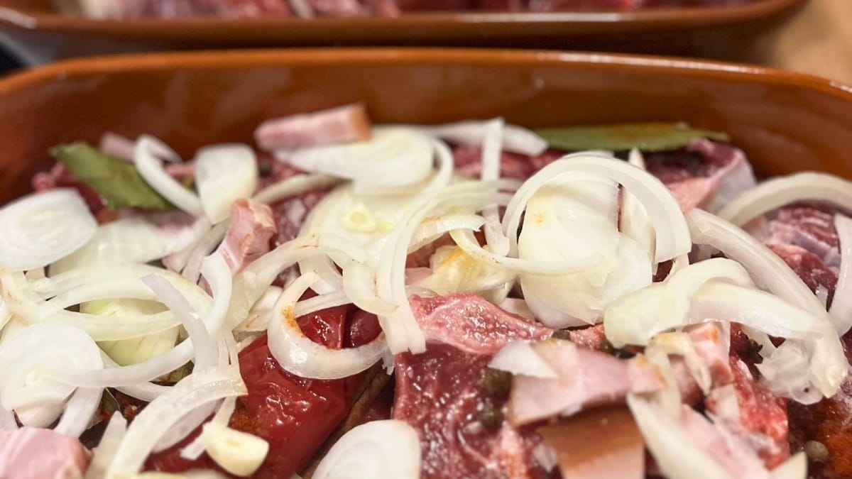 Aprende a preparar platos tradicionales de carne de las Azores con ingredientes locales