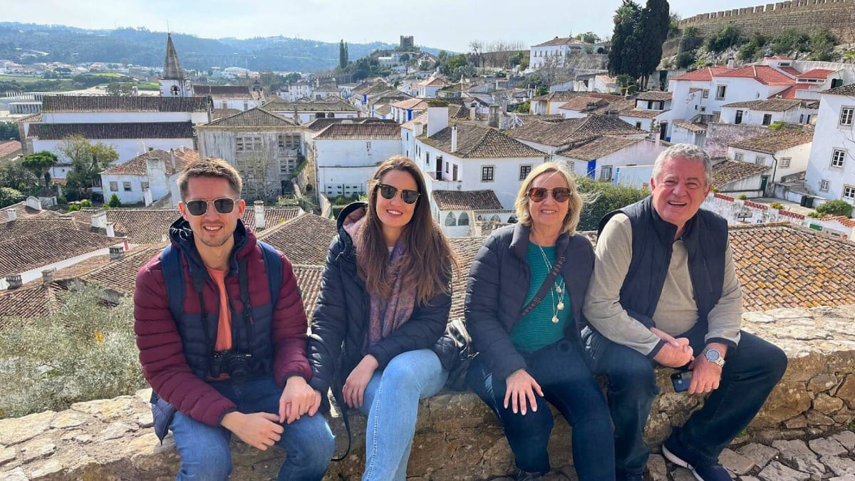 A3uO obidos tour group on walls