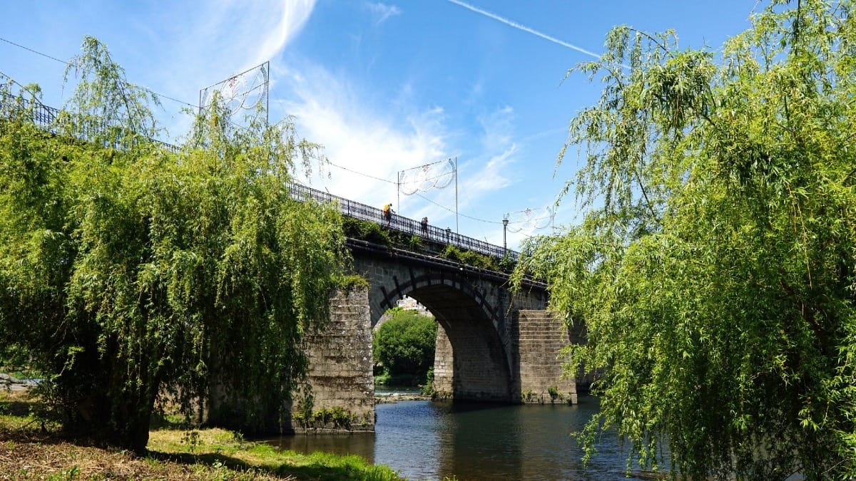 Bridge over the Cavado River and lush green vegetation on the Private Minho Region Tour by Cooltour Oporto