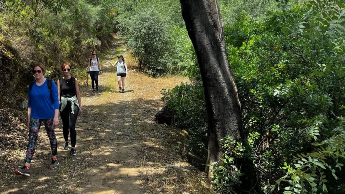 AJcp provesende village walk douro valley