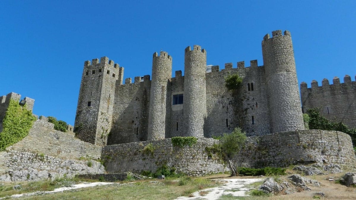 AKuC obidos medieval castle walls
