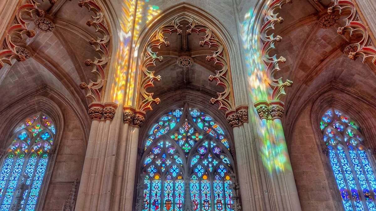 B2aR batalha monastery main church windows