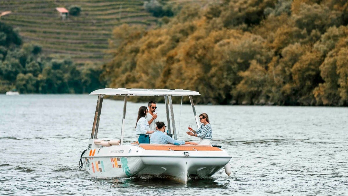 BgDY two hour private solar boat tour douro