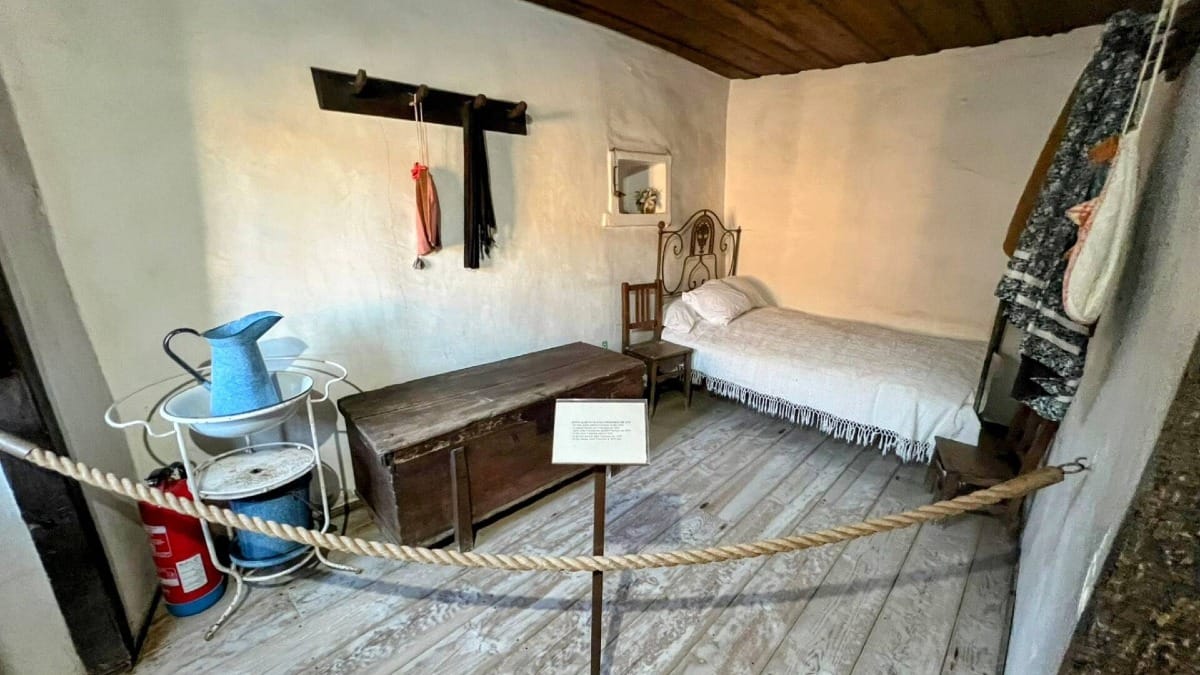DRe6 fatima private walking tour shepherds house bedroom