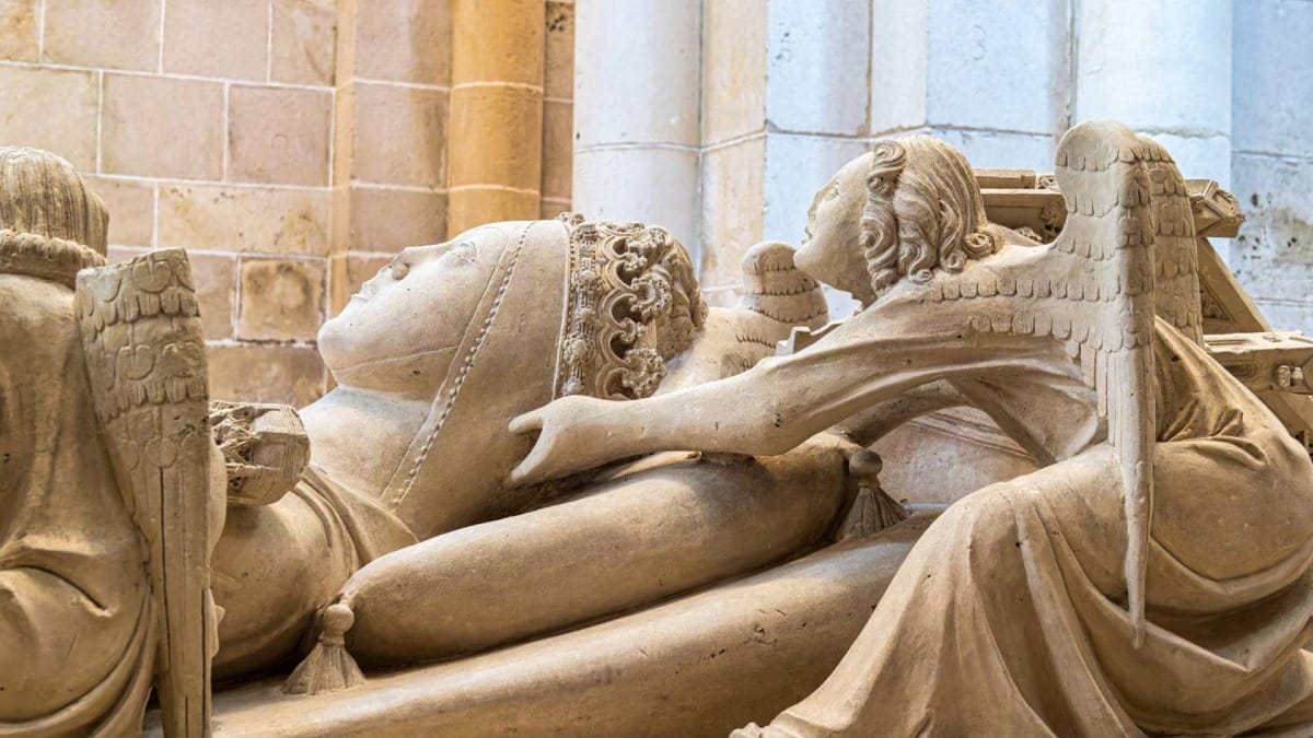 EIRk alcobaca monastery queen ines tomb detail