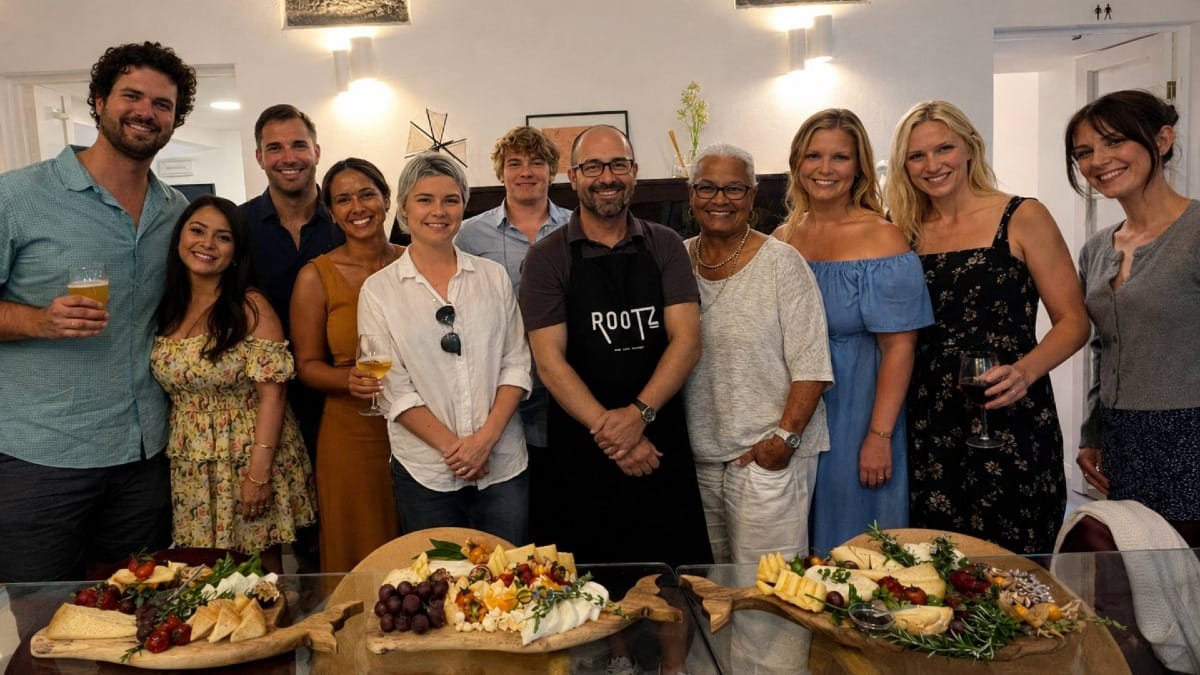 Termina tu experiencia culinaria azoriana compartiendo la comida que habéis preparado juntos