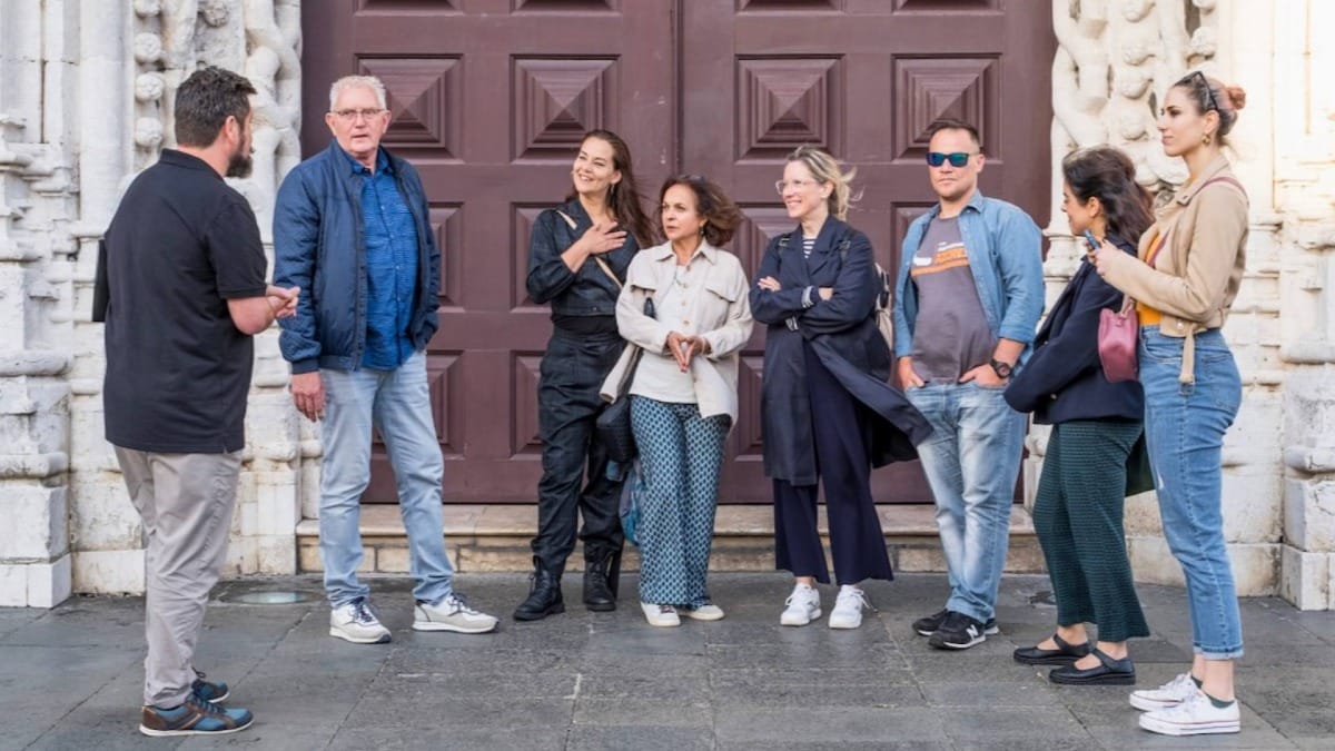 Combina cultura, historia y gastronomía durante tu visita guiada nocturna en Ponta Delgada
