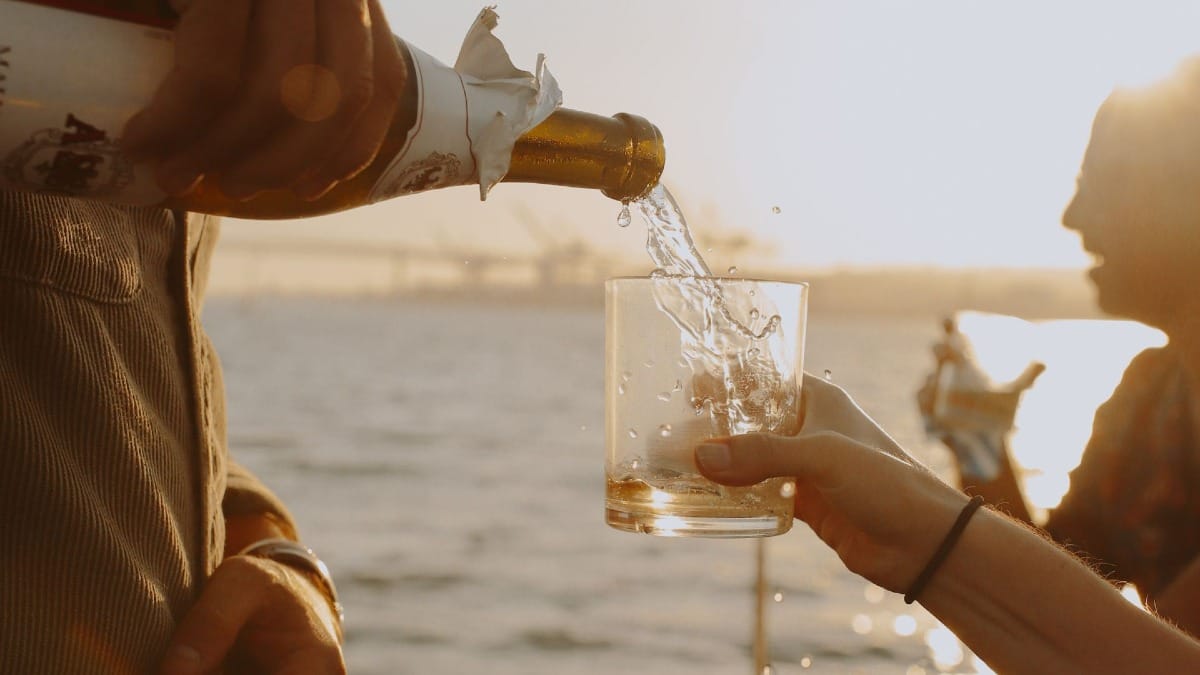 GCpS lisbon sunset boat tour with drinks