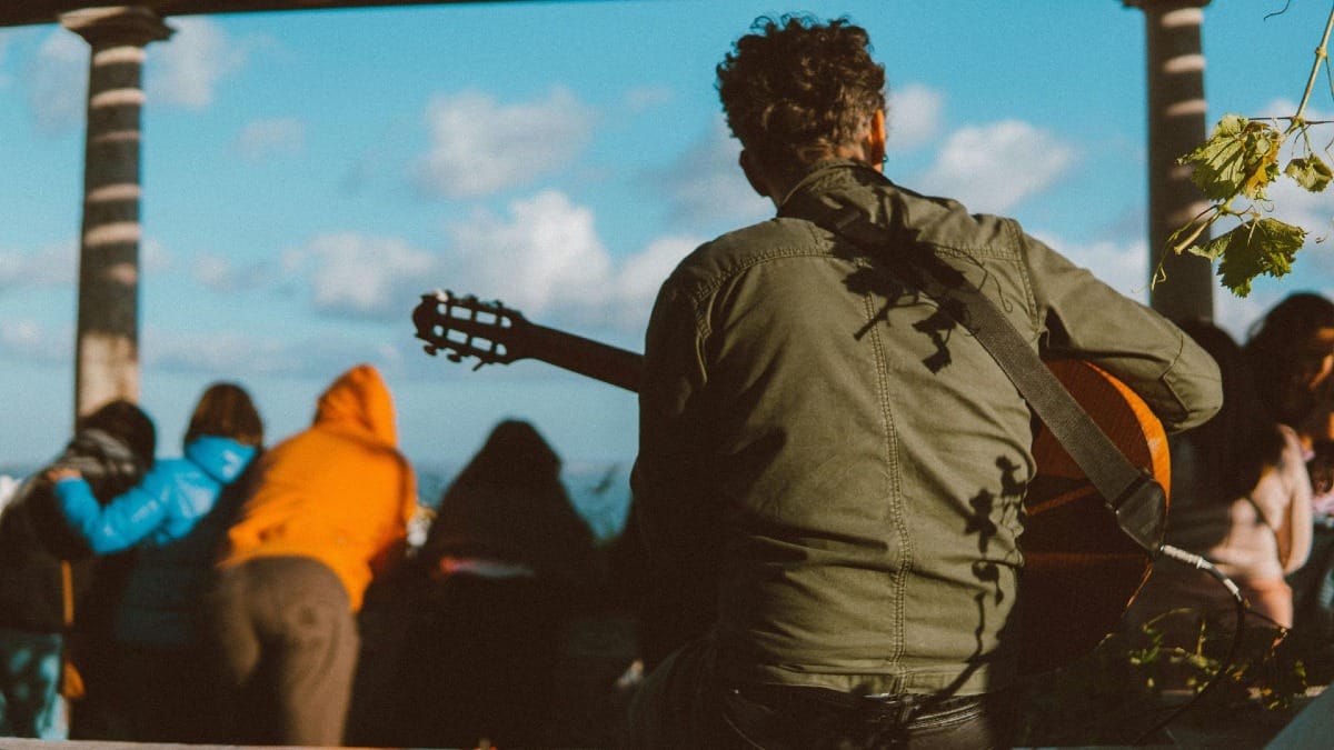 GNIM private walking tour musicians portas do sol lisboa