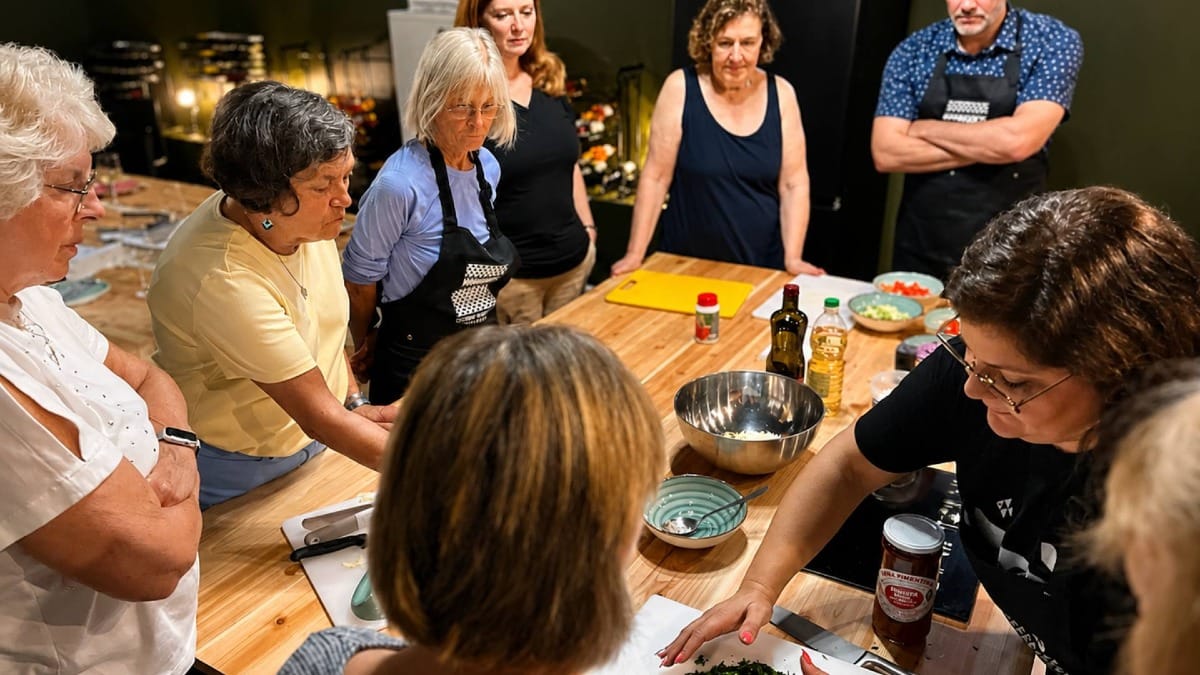 Disfruta de una clase de cocina relajada e interactiva en un grupo reducido en São Miguel
