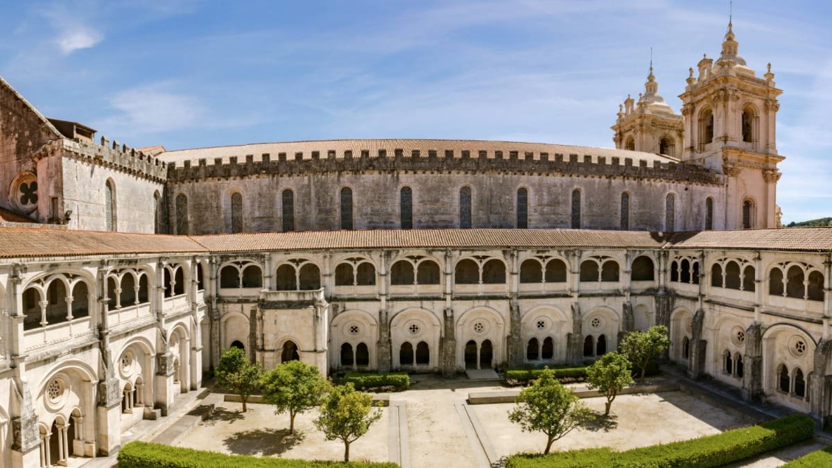 Iwaq alcobaca monastery main cloister garden