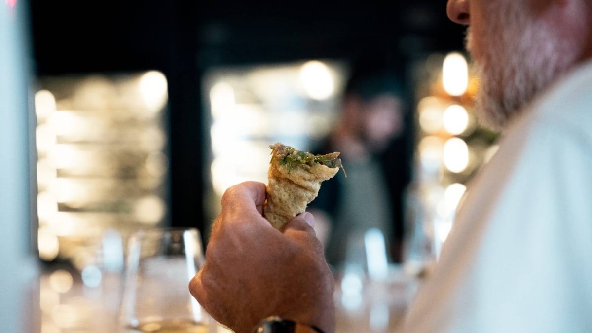 Una mirada más cercana a uno de los bocados más creativos de Madeira, que combina la tradición con una presentación moderna