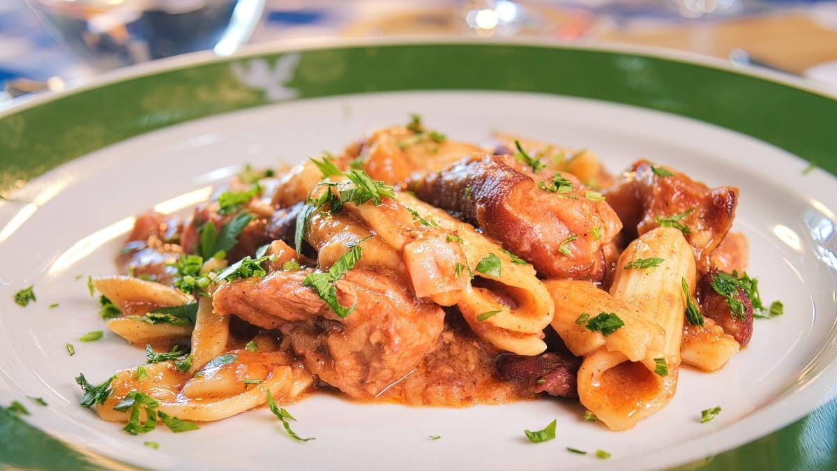 Des saveurs régionales authentiques préparées selon des méthodes culinaires ancestrales