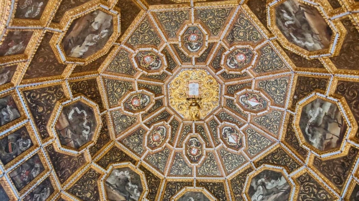 JmSV inside the national palace sintra guided tour