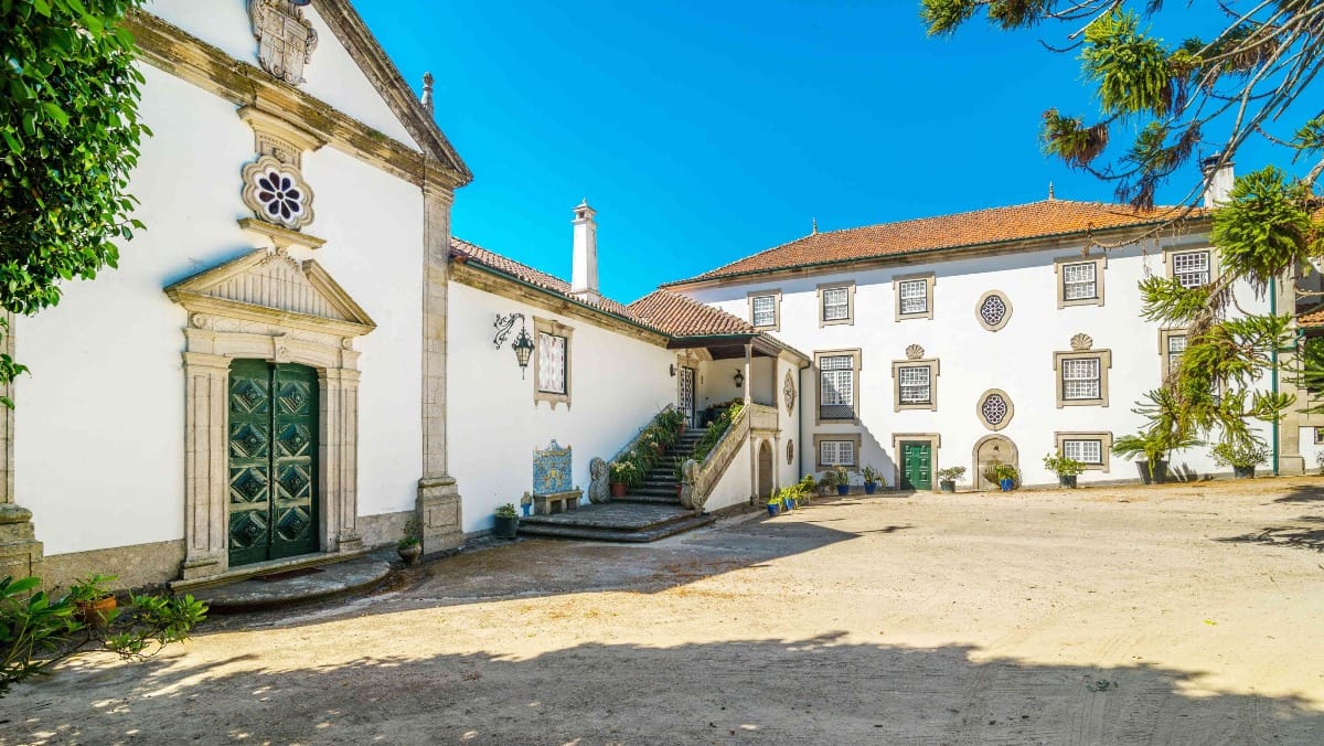 Explore the architecture and heritage of this 17th-century Douro estate