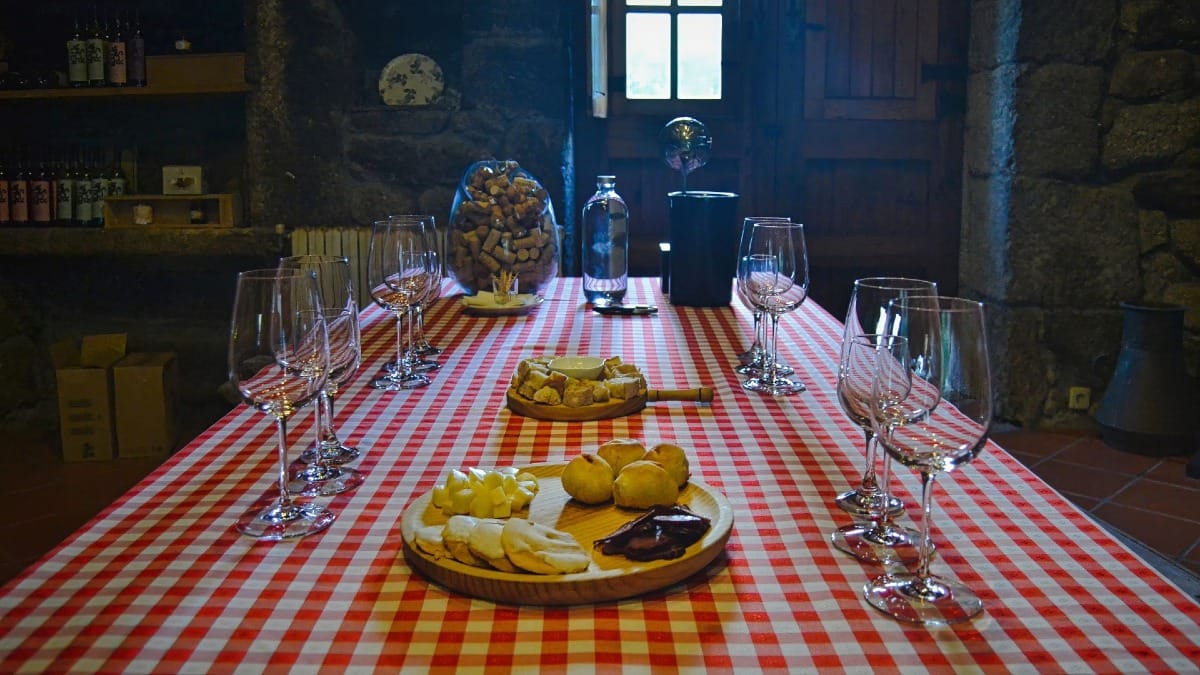 Traditional table set up for Vinho Verde tasting | Cooltour Oporto