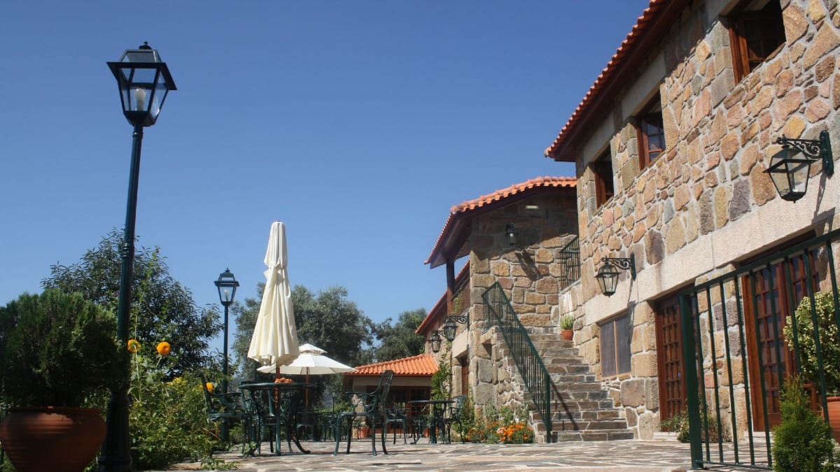 Outdoor Area at a Quinta in the Vinho Verde Region | Cooltour Oporto