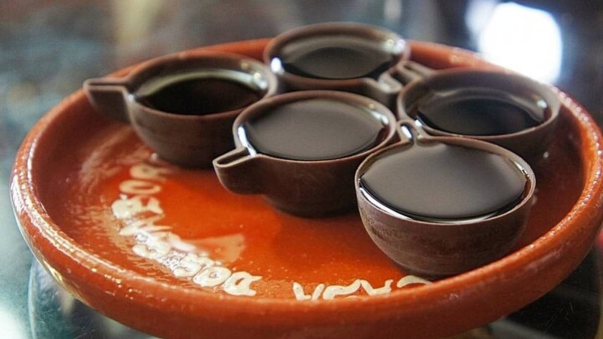 NB0A obidos ginja liqueur chocolate cups