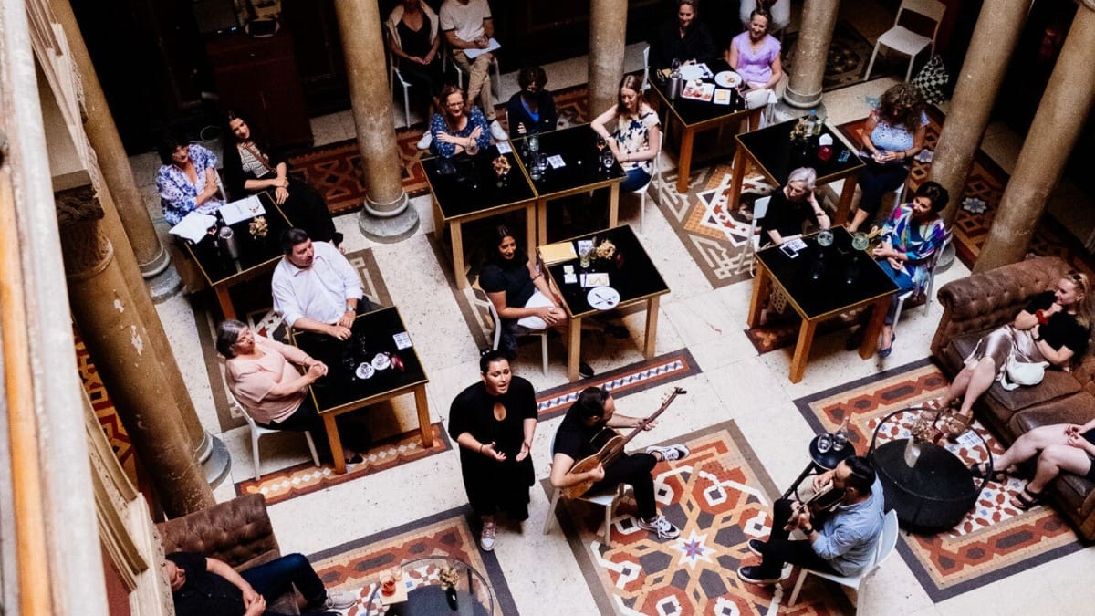 Sz0S embaixada lisbon traditional portuguese live show