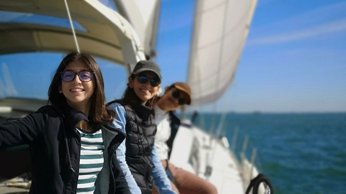 V8gv group photo lisbon boat tour