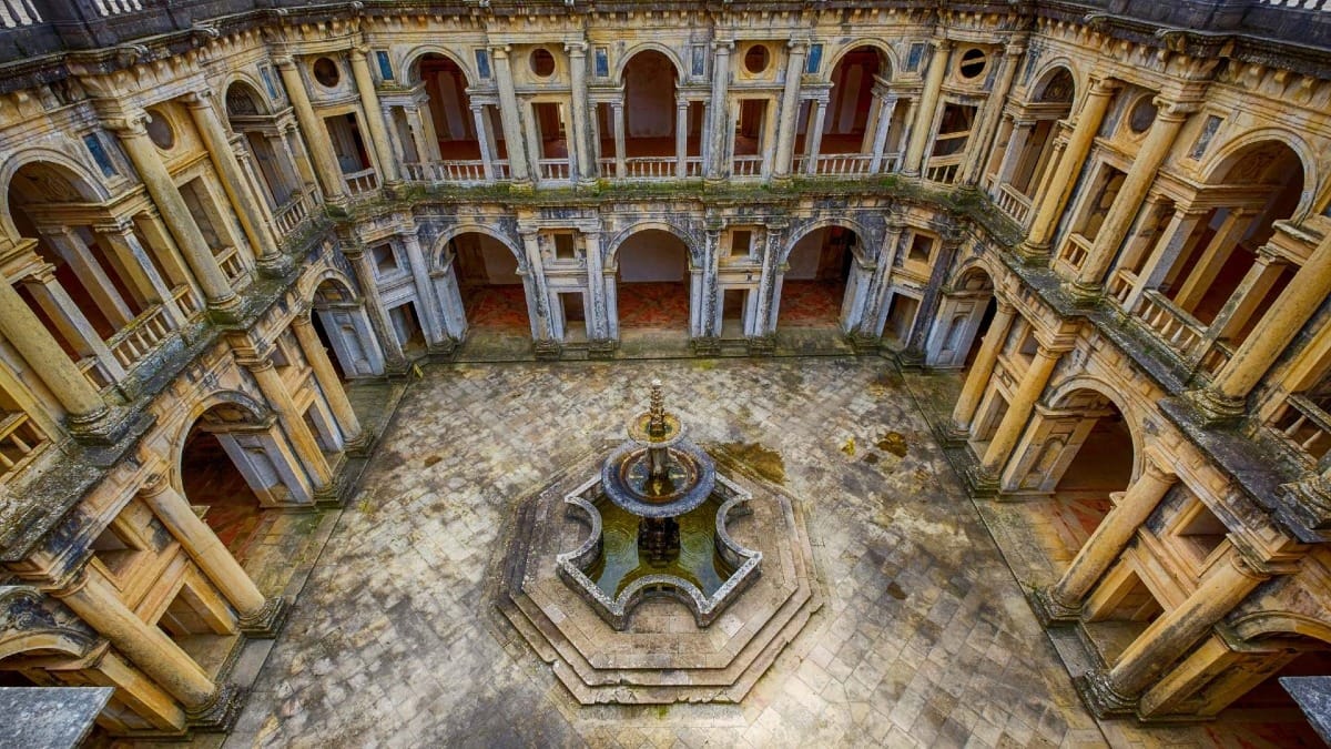 X78N private tomar walking tour convento de cristo courtyard
