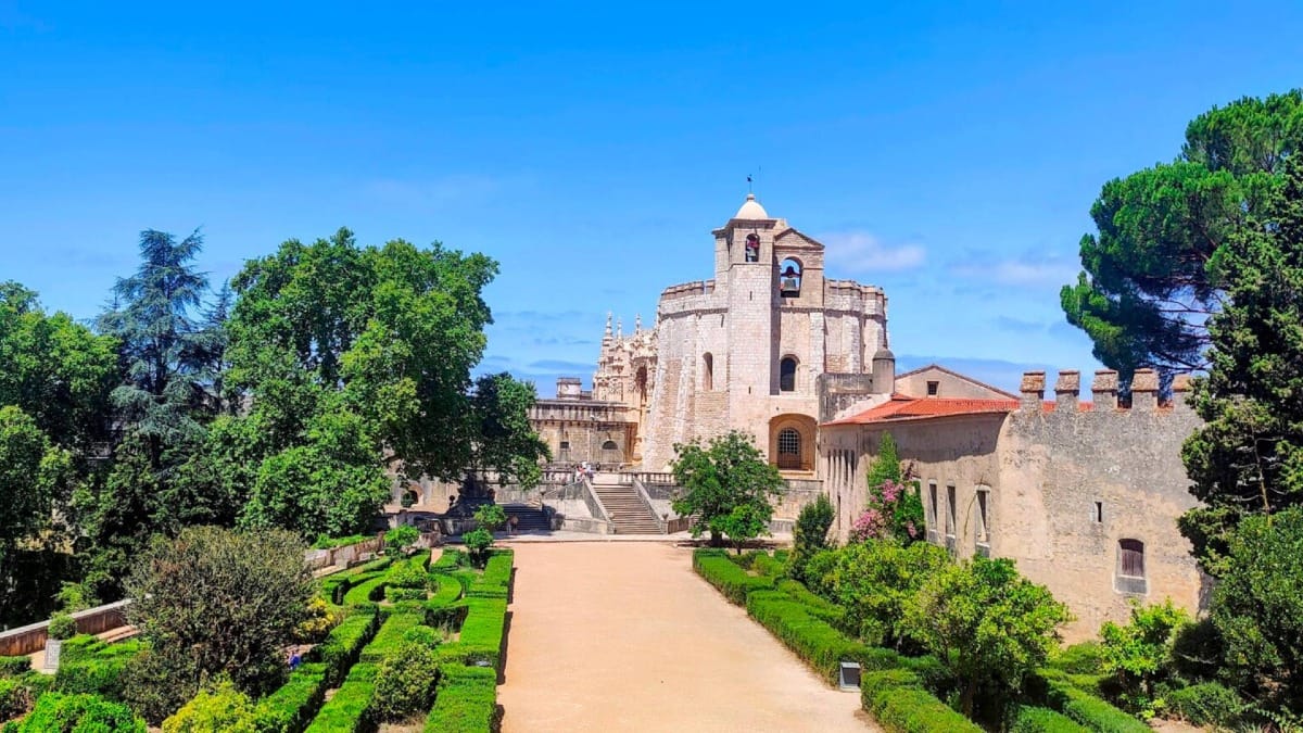 YbEB private tomar tour templar castle gardens view