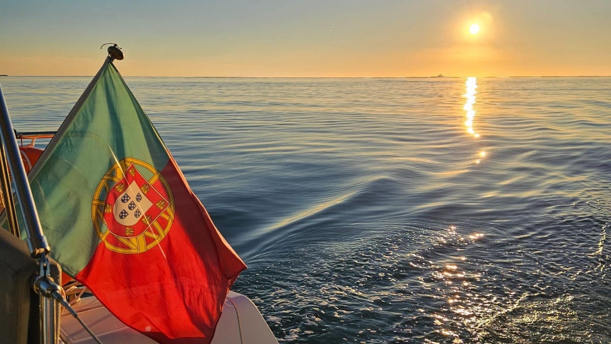 bE9C lisbon cruise private experience portugal