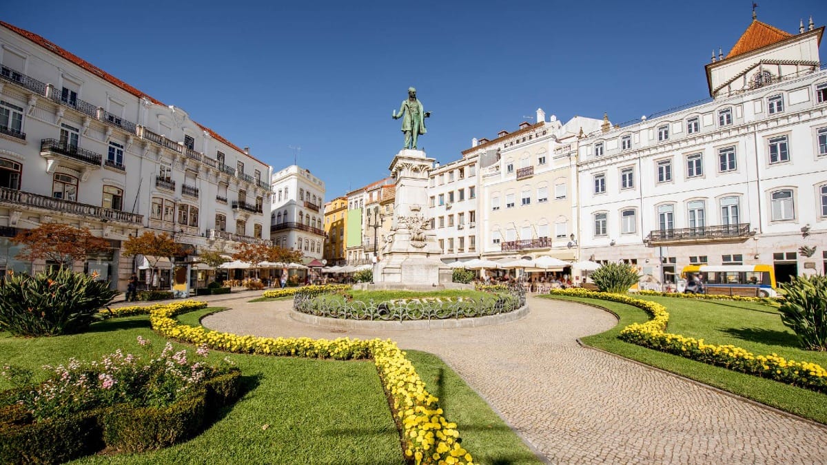 bs7K coimbra largo da portagem square