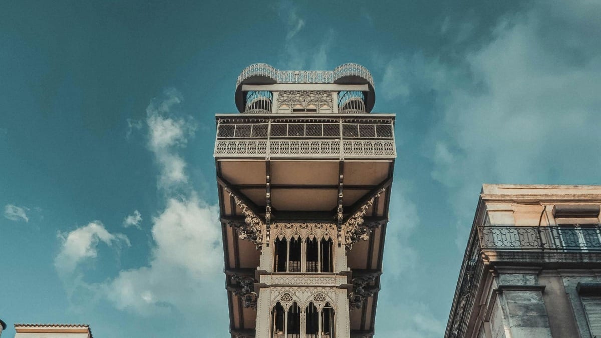 bwMX private lisbon walking tour elevador santa justa