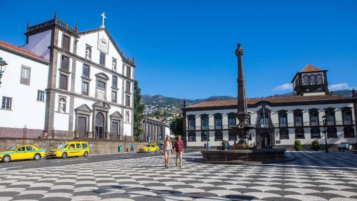 Découvrez le charme du centre historique de Funchal lors de votre visite gastronomique à pied