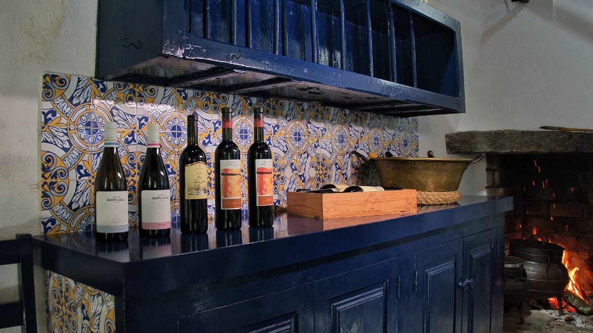 Les vins du Douro et la cuisine au feu de bois partagent le même héritage à la Quinta de Santa Júlia