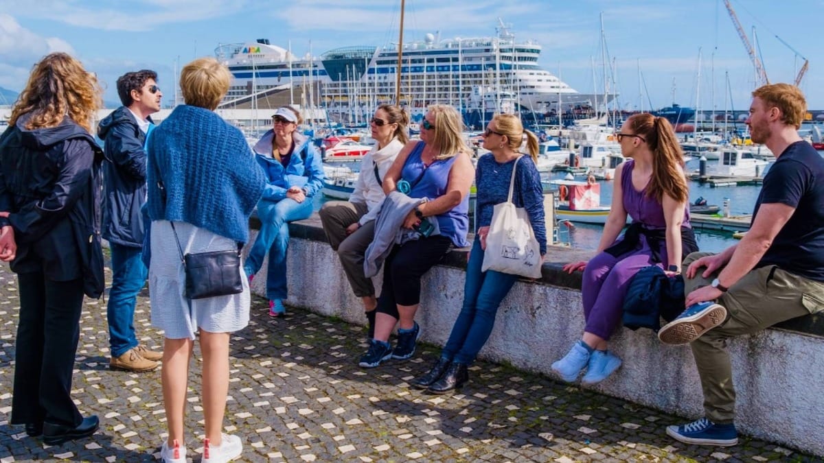 Découvrez les saveurs et les rues de Ponta Delgada en compagnie d'un guide gastronomique local passionné