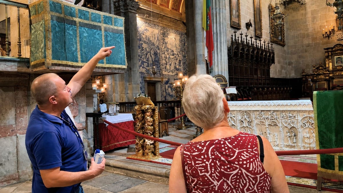 Guided visit inside Braga Cathedral during the Private Braga and Guimarães Tour by Cooltour Oporto.